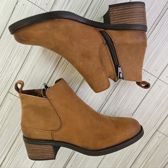 Clarks Memi Zippered Ankle Bootie in Dark Tan Leather Size 8 NWT - Picture 7 of 10